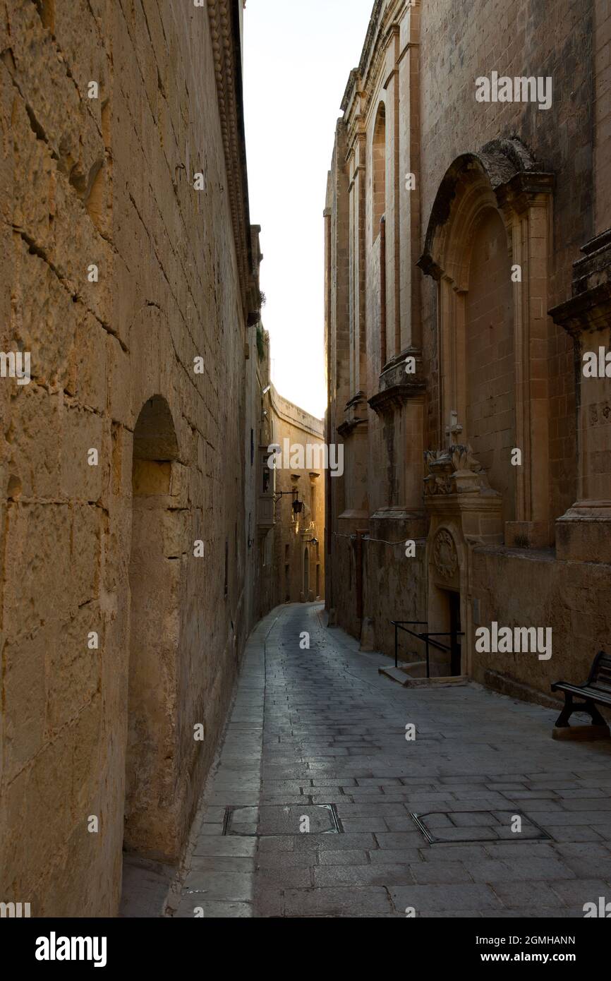 Strada stretta Città Vecchia Mdina Malta Foto Stock