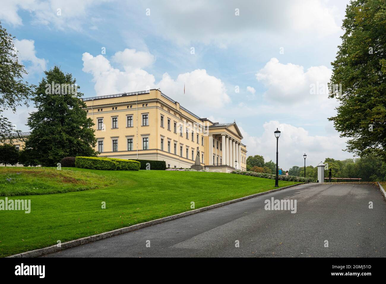 Oslo, Norvegia. Settembre 2021. La vista panoramica del Palazzo reale nel centro della città Foto Stock