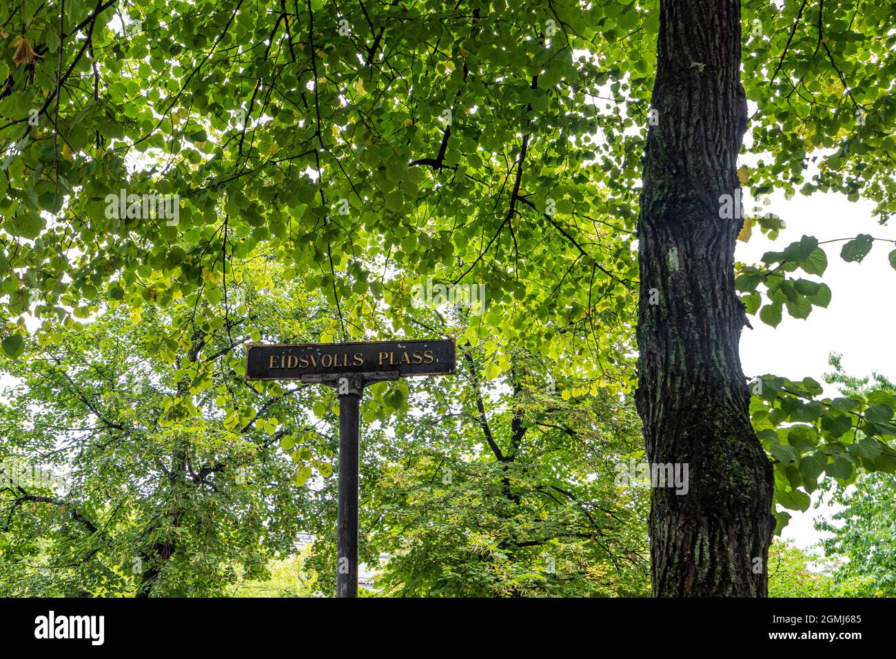 Oslo, Norvegia. Settembre 2021. Il segno di piazza Eidsvolls nel centro della città Foto Stock