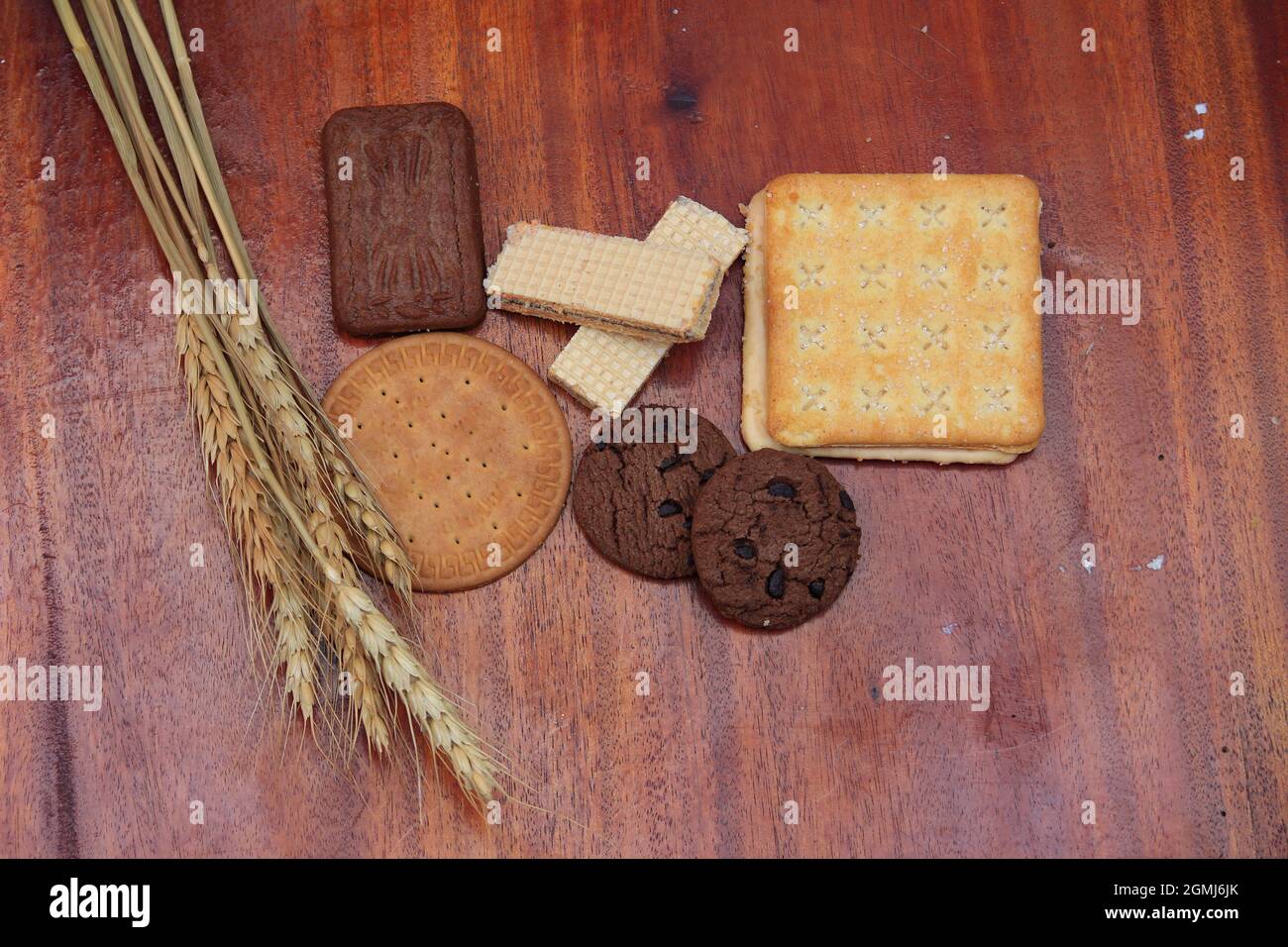vari tipi di pane delizioso e salato biscotto sono adatti per gli spuntini, questi pane biscotto sono fatti da grano e farina. Foto Stock