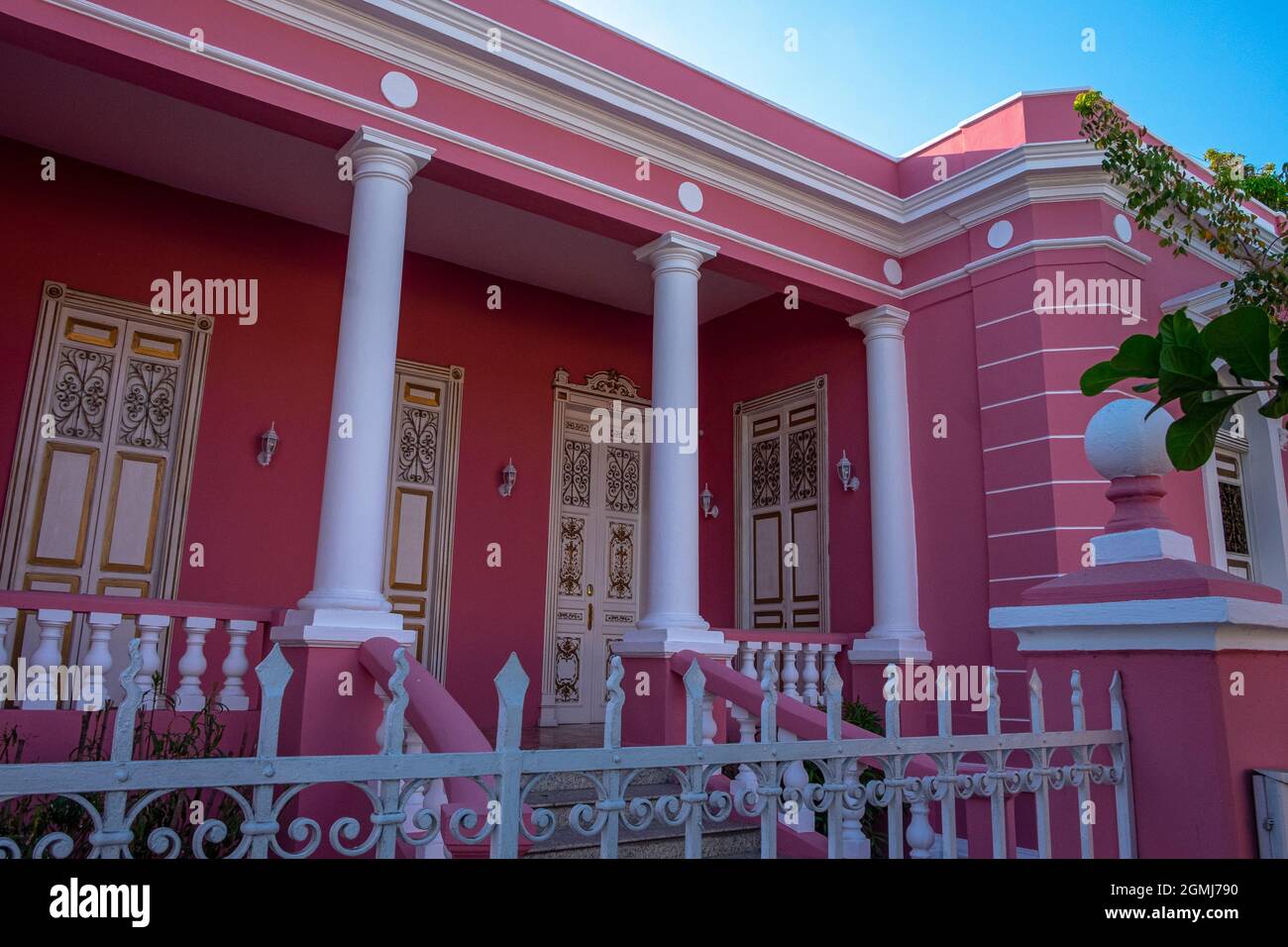 Porta e facciata di una casa colorata a Mérida, Yucatán, Messico Foto Stock