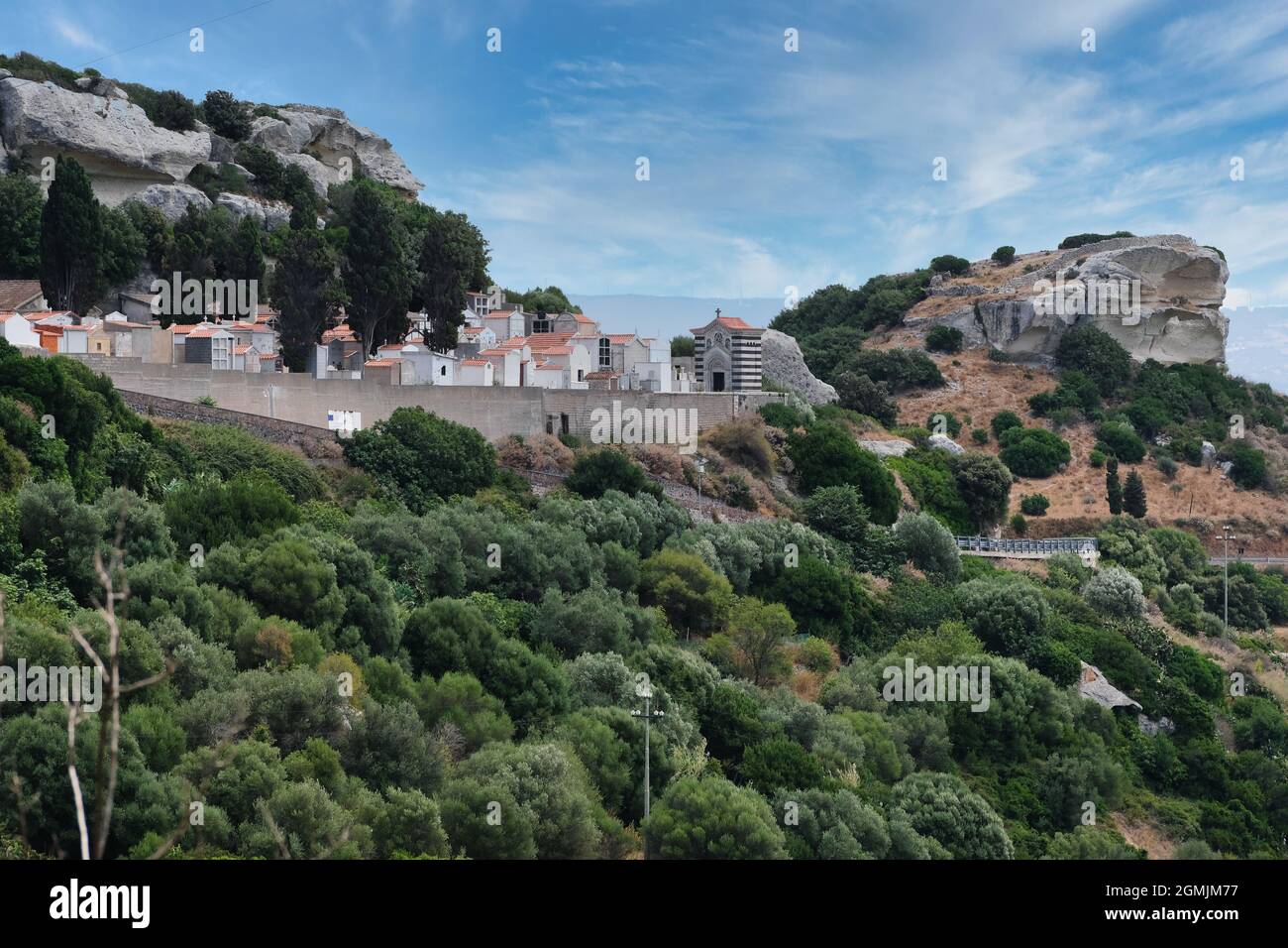 Vista sul cimitero di Sedini, Sardegna Foto Stock
