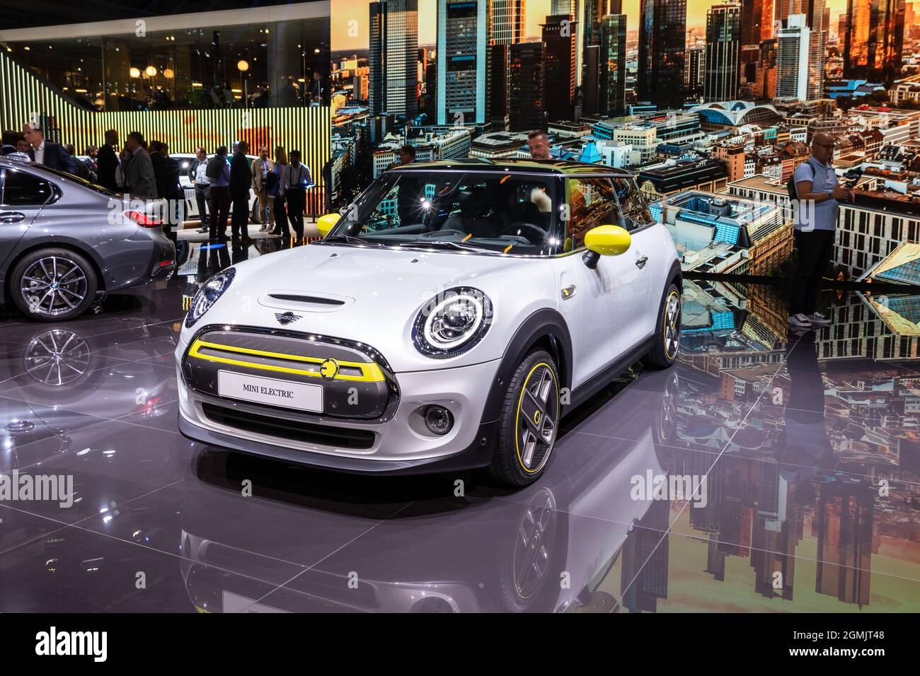 AUTO elettrica MINI Cooper se EV presentata al Salone di Francoforte dell'IAA. Germania - 10 settembre 2019 Foto Stock