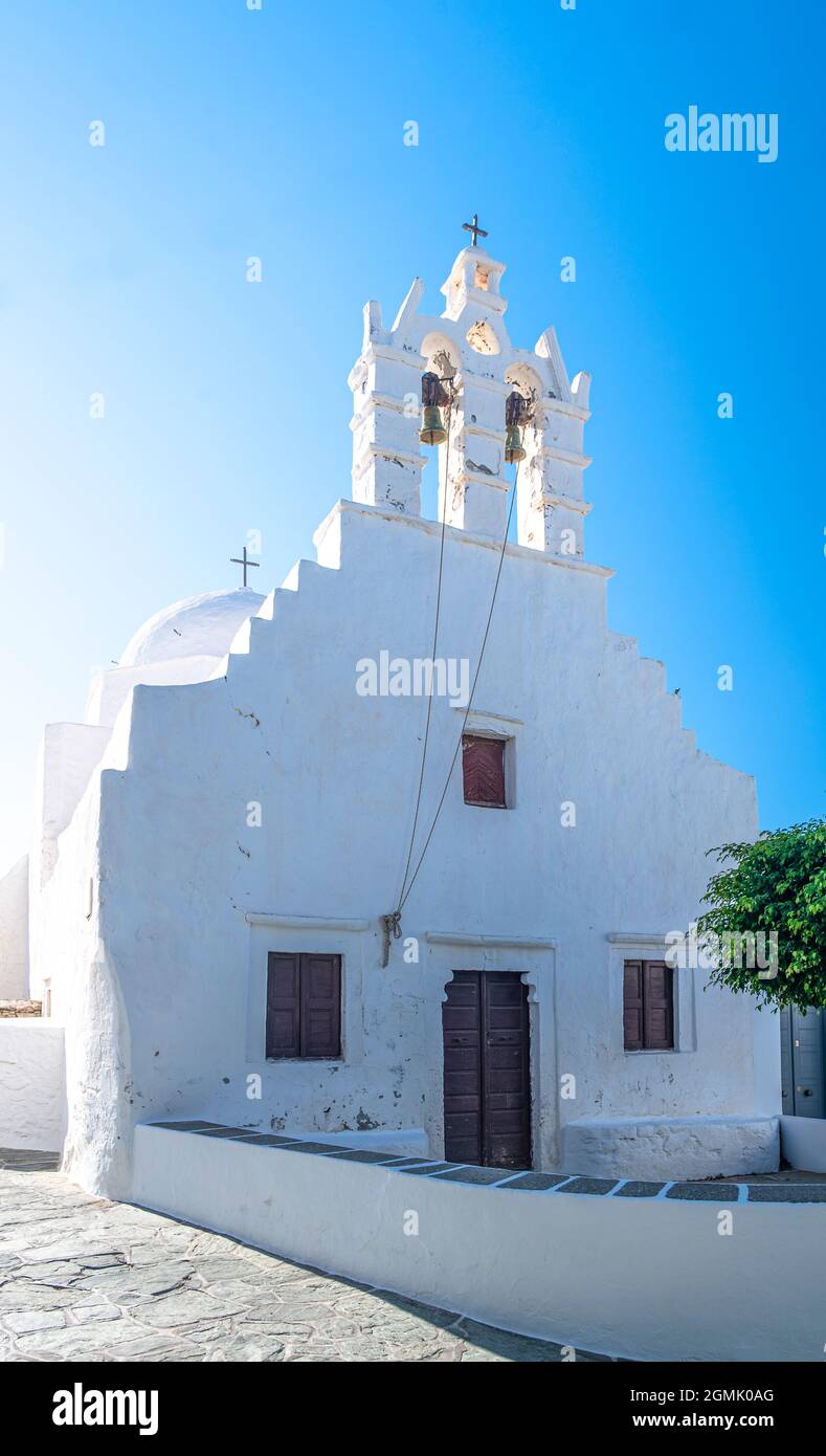 Una chiesa greca a Chora, in Grecia, sull'isola di Folegondros Foto Stock