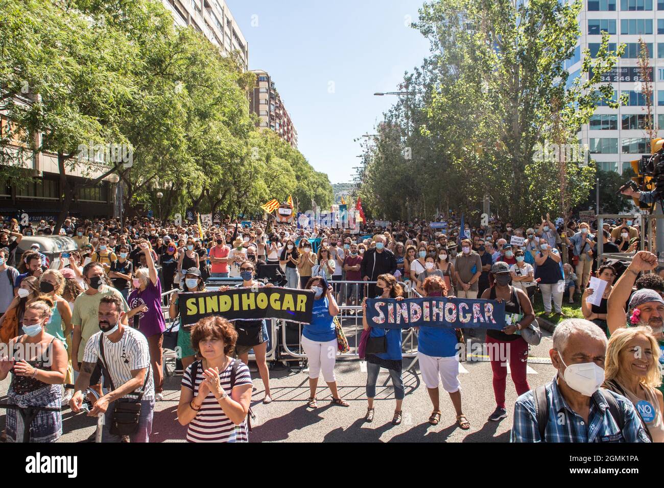 Barcellona, Spagna. 19 Settembre 2021. Durante la manifestazione si sono visti radunare i manifestanti.varie piattaforme e organizzazioni ambientali hanno dimostrato a Barcellona contro l'espansione dell'aeroporto Josep Tarradellas Barcelona-El Prat, il progetto interesserebbe l'area del Delta di Llobregat, un'area protetta. Al momento il progetto è stato parcheggiato dal governo spagnolo a causa della mancanza di sostegno da parte della Generalitat di Catalogna. (Foto di Thiago Prudencio/SOPA Images/Sipa USA) Credit: Sipa USA/Alamy Live News Foto Stock