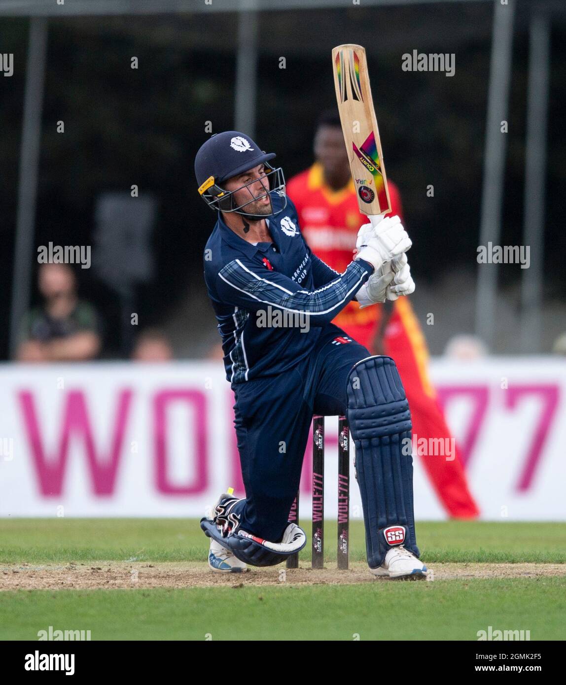 Edimburgo, Midlothian, Regno Unito. , . Come parte dei preparativi per la Coppa del mondo T20, Scotland Men ospita Zimbabwe Men nella terza di una partita T20 Series al Grange di Edimburgo. Un superbo 66 non fuori dall'uomo della partita e del torneo, Milton Shumba ha visto i visitatori vincere da 6 wickets (con 5 palle rimanenti). Credit: Ian Jacobs/Alamy Live News Foto Stock