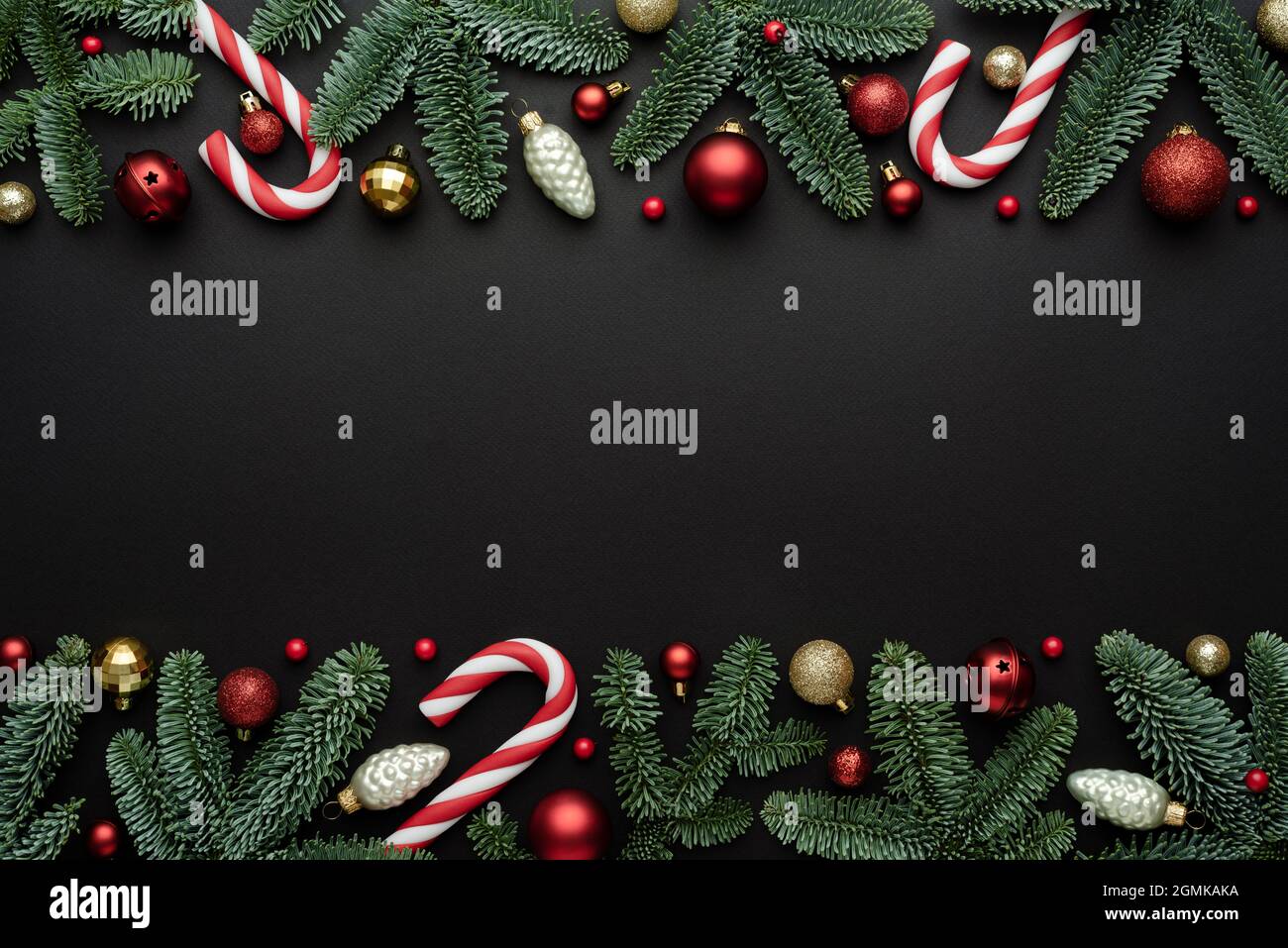 Sfondo nero di Natale con cornice decorativa. Banner con spazio per la copia del testo Foto Stock