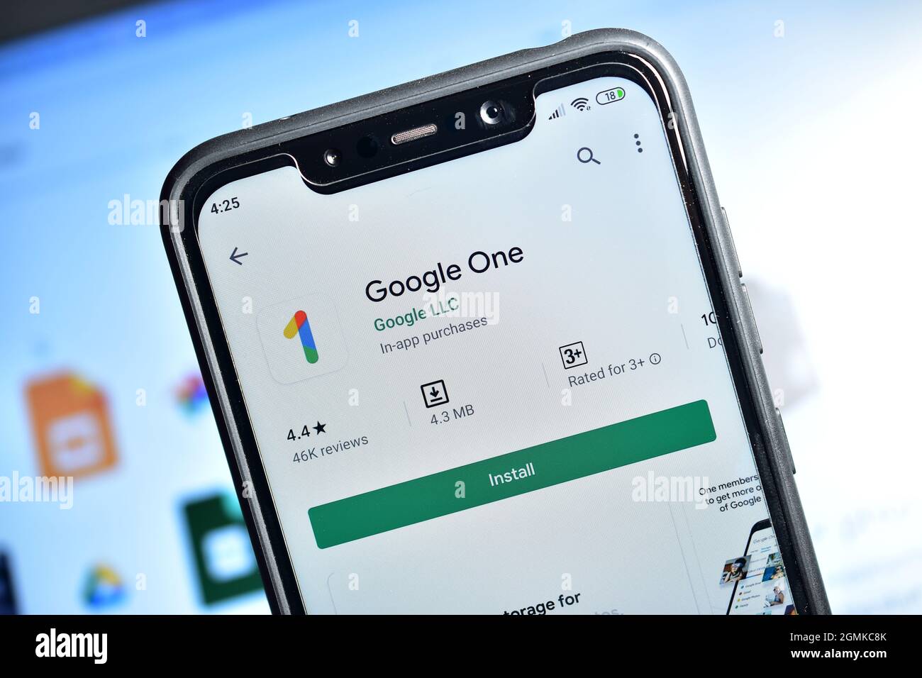 New Delhi, India - 10 febbraio 2020: Google One utilizzato per aumentare lo storage cloud e dispositivo di backup automaticamente, Google One applicazione su smartphone Foto Stock