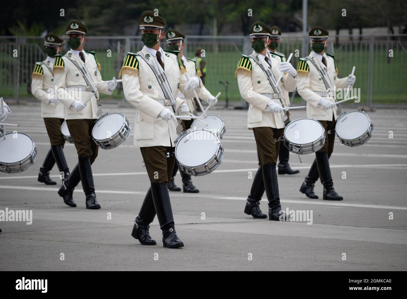 Santiago, Metropolitana, Cile. 19 Settembre 2021. I membri di Carabineros durante la tradizionale parata militare come parte delle celebrazioni della giornata dell'indipendenza il 19 settembre 2021 a Santiago, Cile. Quest'anno la parata militarista è stata celebrata con il 30% del personale presente in anni pre-pandemici. Circa 6,500 membri dell'esercito, della Marina, dell'Aeronautica, dei Carabineros e del PDI hanno parato. (Credit Image: © Matias Basualdo/ZUMA Press Wire) Foto Stock