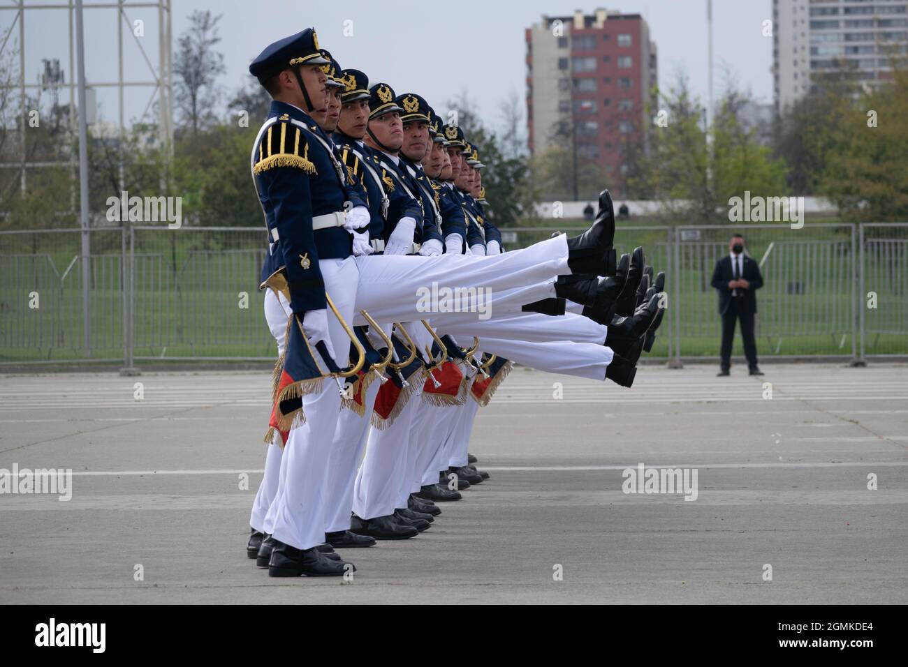 Santiago, Metropolitana, Cile. 19 Settembre 2021. Membri dell'Aeronautica militare durante la tradizionale parata militare come parte delle celebrazioni della Giornata dell'indipendenza il 19 settembre 2021 a Santiago, Cile. Quest'anno la parata militarista è stata celebrata con il 30% del personale presente in anni pre-pandemici. Circa 6,500 membri dell'esercito, della Marina, dell'Aeronautica, dei Carabineros e del PDI hanno parato. (Credit Image: © Matias Basualdo/ZUMA Press Wire) Foto Stock