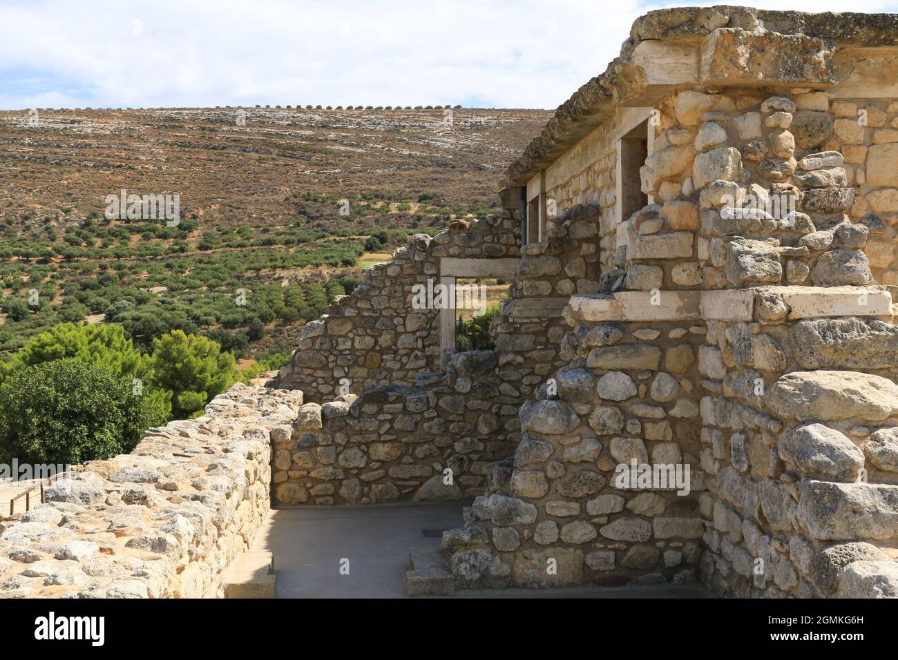 Palazzo Minoico di Cnosso sull'isola greca di Creta è un sito archeologico dell'età del bronzo a sud della città portuale di Heraklion. Foto Stock