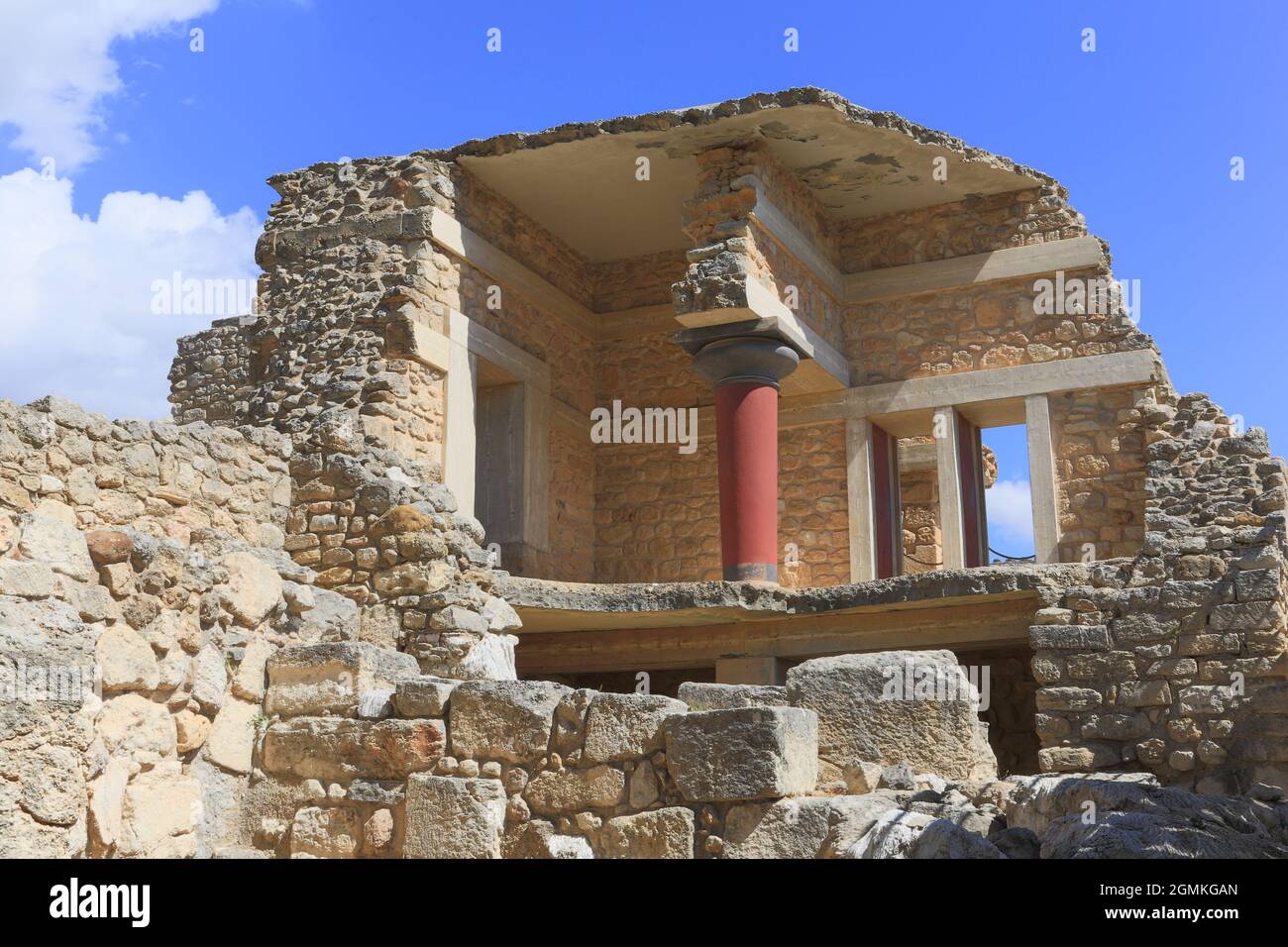 Il Palazzo Minoico di Cnosso sull'isola greca di Creta è un sito archeologico dell'età del bronzo a sud della città portuale di Heraklion. Foto Stock