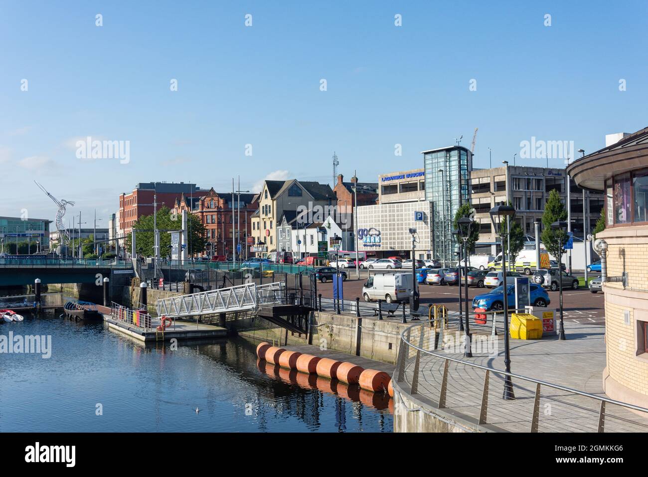 Loganside attraverso il fiume Lagan, Donegall Quay, città di Belfast, Irlanda del Nord, Regno Unito Foto Stock