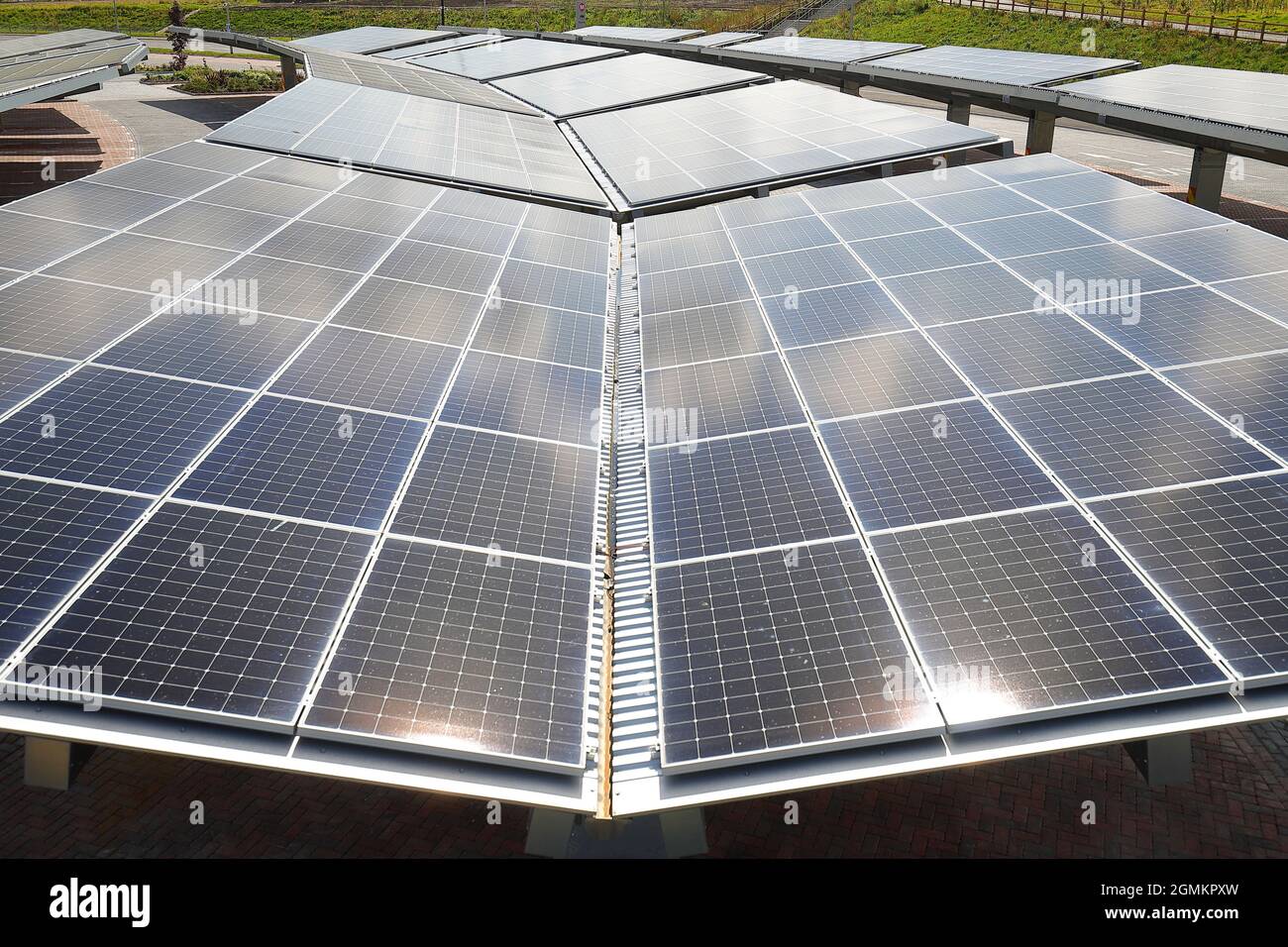 Il nuovo Stourton Park and Ride a Leeds, West Yorkshire, che vanta di essere il primo P&R completamente alimentato a energia solare nel Regno Unito Foto Stock