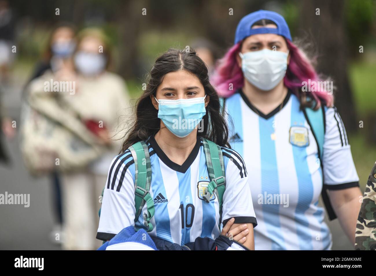 Appassionati di tennis argentini che partecipano ad una partita della Coppa Davis a Buenos Aires Foto Stock