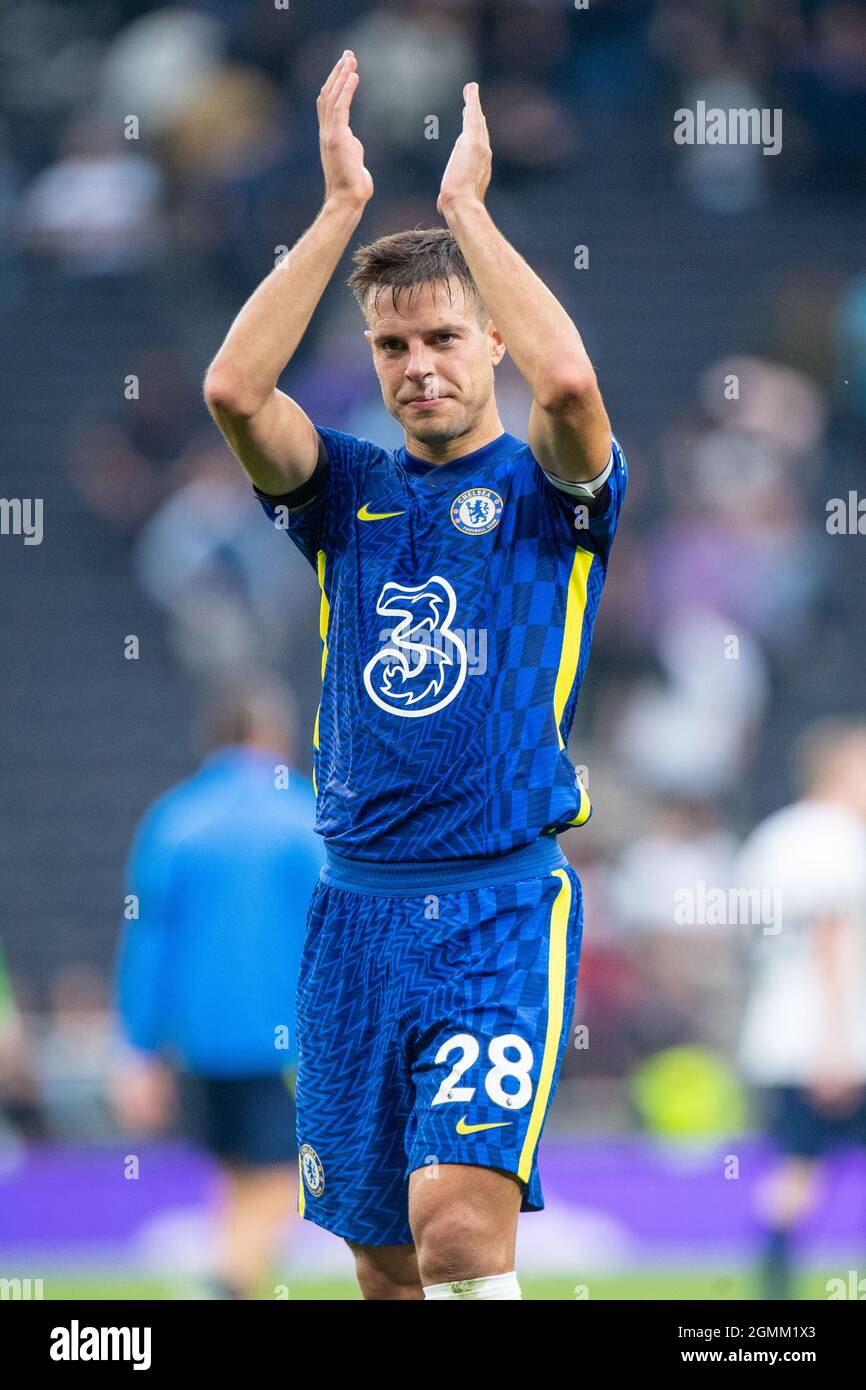 César Azpilicueta di Chelsea festeggia durante la partita della Premier League tra Tottenham Hotspur e Chelsea al Tottenham Hotspur Stadium il prossimo settembre Foto Stock