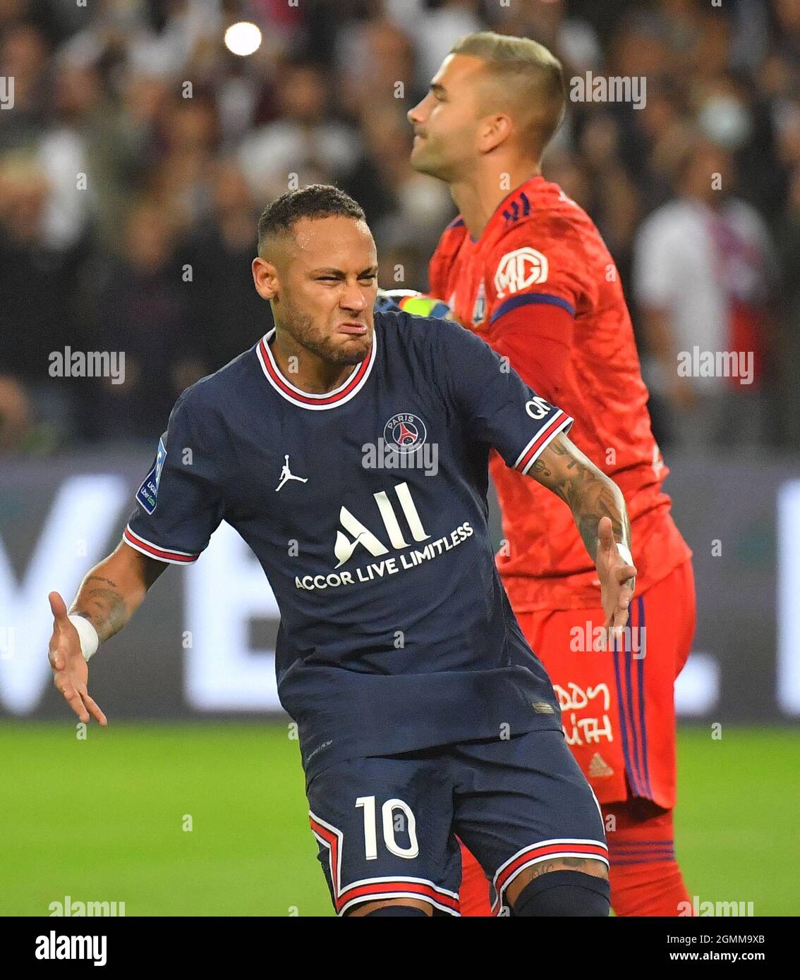 Neymar di PSG durante la Ligue 1 Paris Saint Germain (PSG) contro la partita di calcio Olympique Lyonnais (OL) allo stadio Parc des Princes il 19 settembre 2021 a Parigi, Francia. Foto di Christian Liewig/ABACAPRESS.COM Foto Stock
