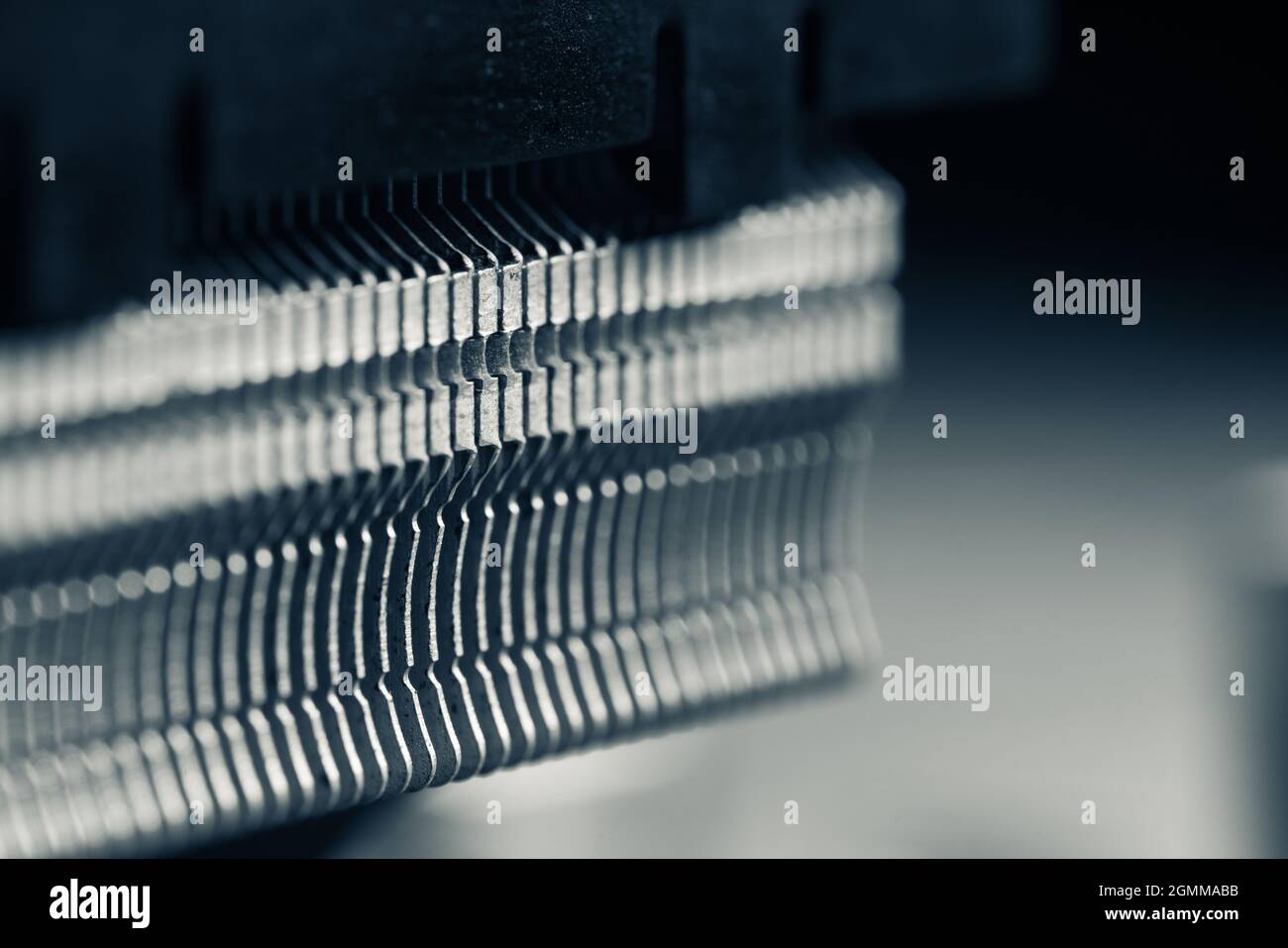 Radiatore sul processore centrale. Scatto macro. Messa a fuoco selettiva. Profondità di campo poco profonda. Foto Stock