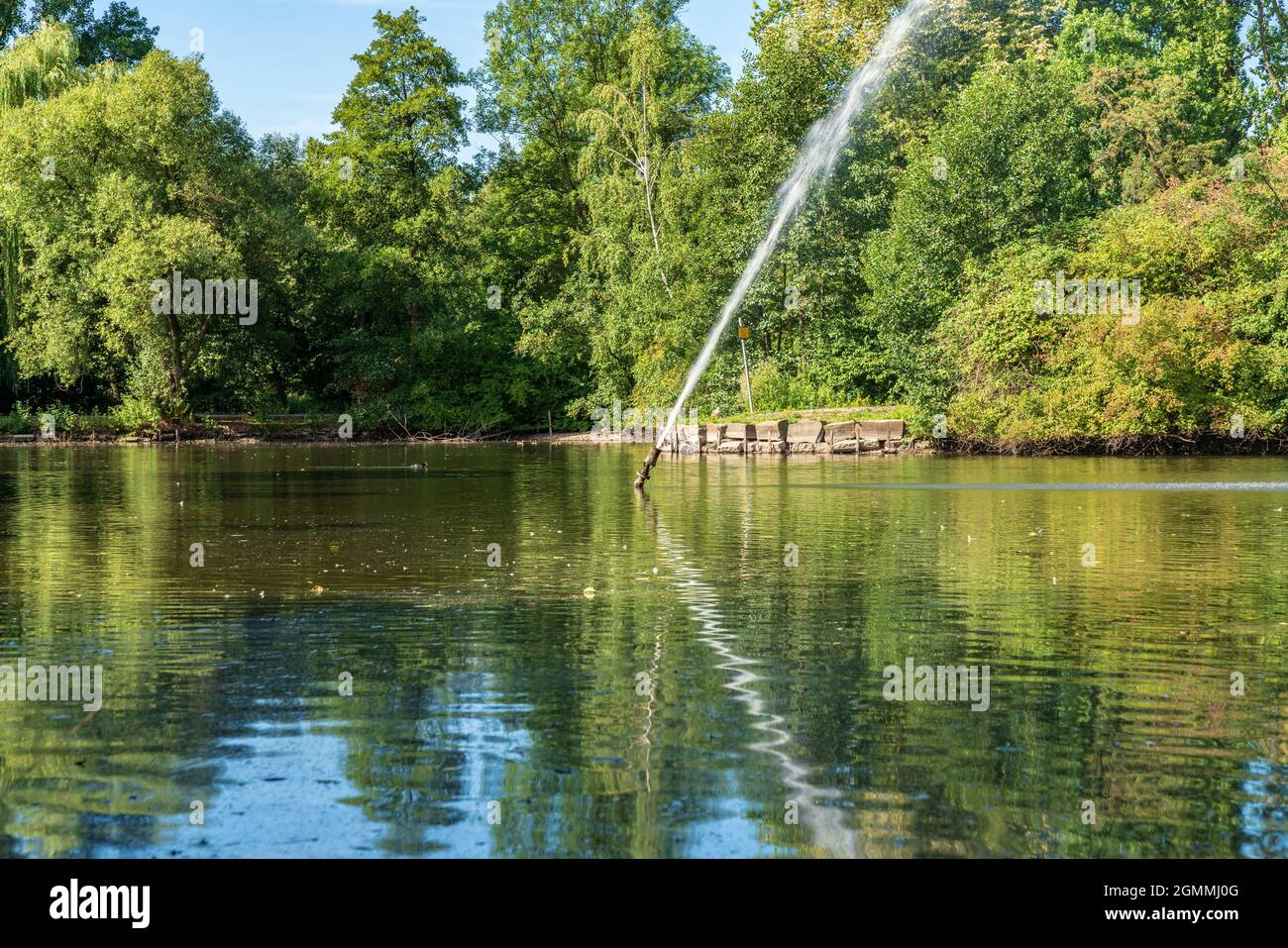 Vista sullo stagno del parco a Sterkrade, Oberhausen, Nord Reno-Westfalia, Germania Foto Stock