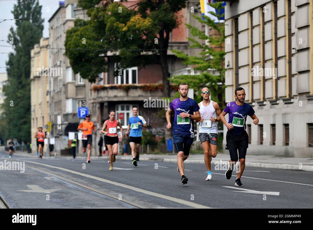 Sarajevo. 19 Settembre 2021. I partecipanti gareggiano durante un evento di mezza maratona che segna la settimana sportiva europea a Sarajevo, Bosnia-Erzegovina, il 19 settembre 2021, Credit: Nedim Grabovica/Xinhua/Alamy Live News Foto Stock