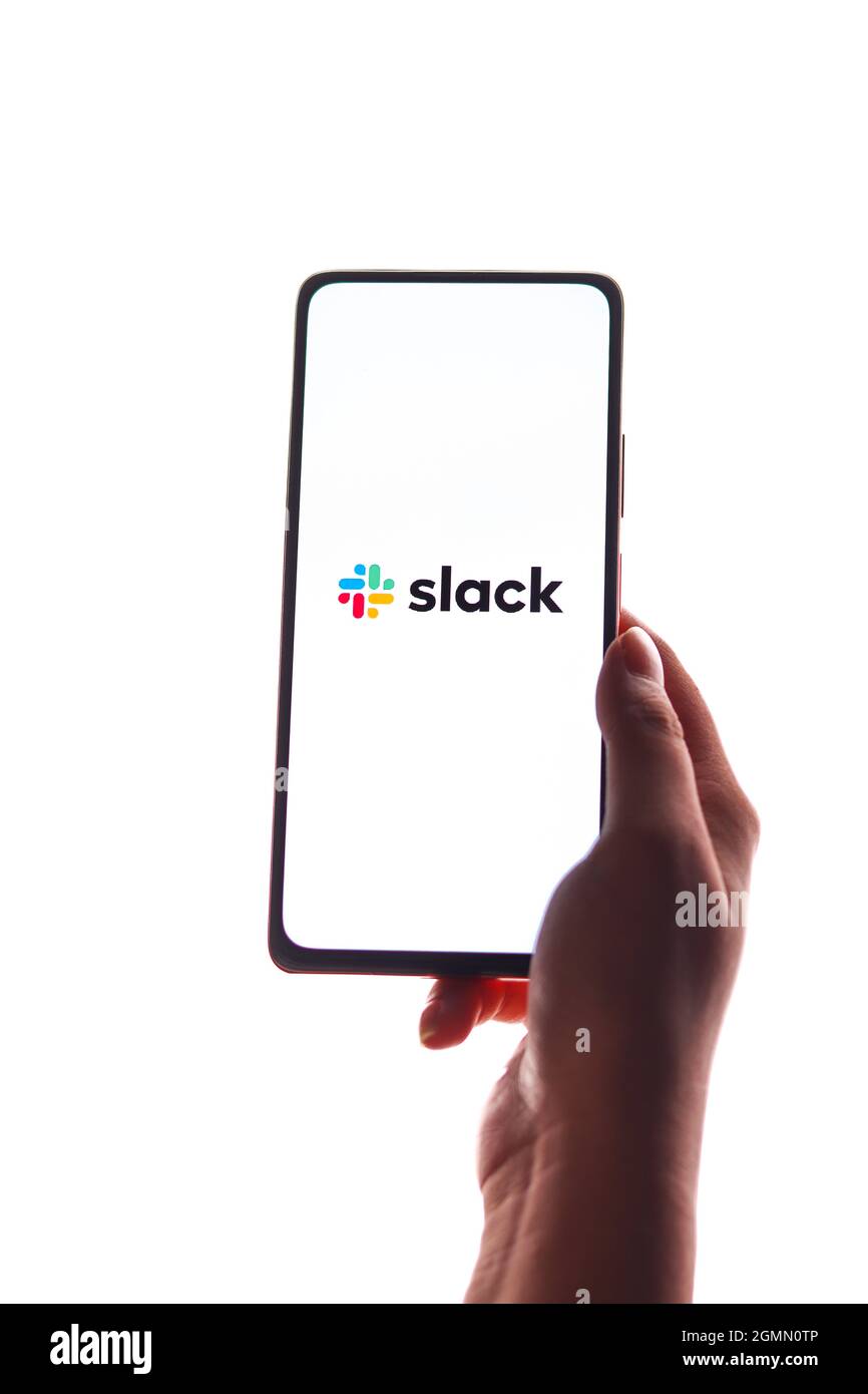 Assam, india - 18 settembre 2020 : slack logo sulla schermata telefono immagine stock. Foto Stock