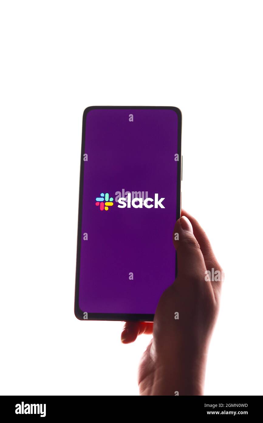 Assam, india - 18 settembre 2020 : slack logo sulla schermata telefono immagine stock. Foto Stock