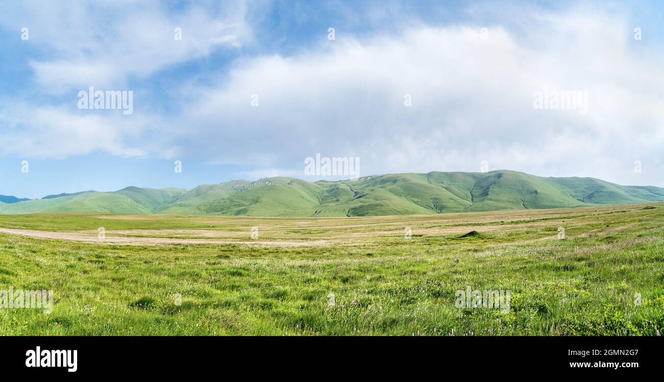 Passo di montagna nelle province di Shirak e Lori in Armenia Foto Stock