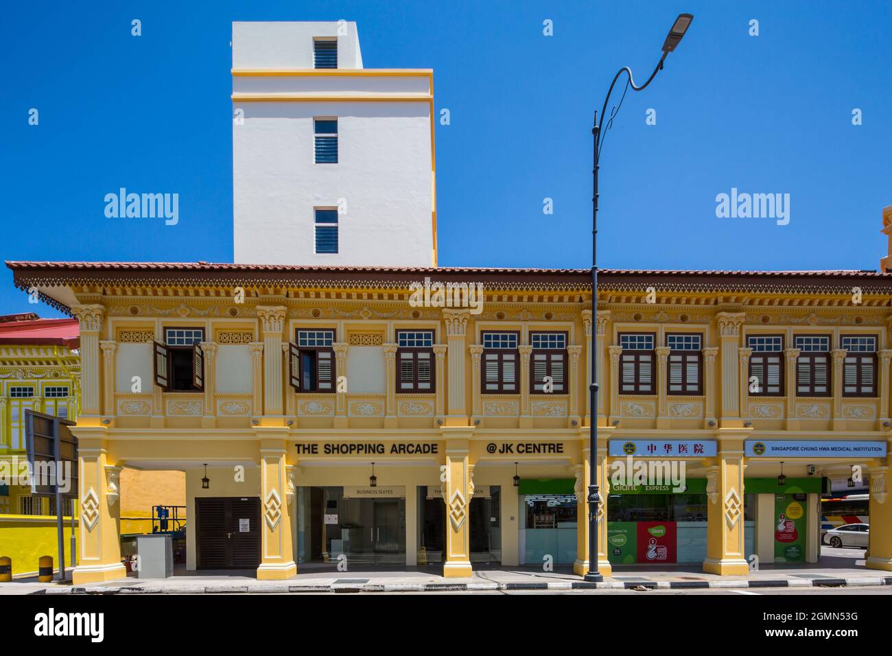 Facciata tradizionale ristrutturata lungo Joo Chiat Road. Singapore, Sud-est asiatico Foto Stock