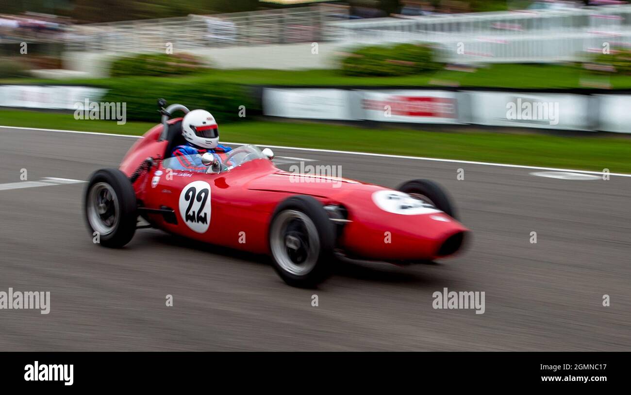 Goodwood, Regno Unito. 19 Settembre 2021. Robin Lackford nel suo Elva BMC 100 nella gara di Chichester Cup al Goodwood Revival Festival al Goodwood Circuit di Sussex, Regno Unito, il 19 settembre 2021. Foto di Phil Hutchinson. Solo per uso editoriale, licenza richiesta per uso commerciale. Nessun utilizzo nelle scommesse, nei giochi o nelle pubblicazioni di un singolo club/campionato/giocatore. Credit: UK Sports Pics Ltd/Alamy Live News Foto Stock