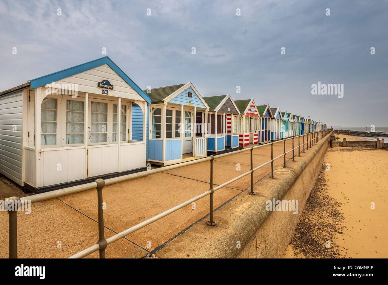 Colorate Beach Huts sul lungomare di Southwold a Suffolk, Inghilterra Foto Stock