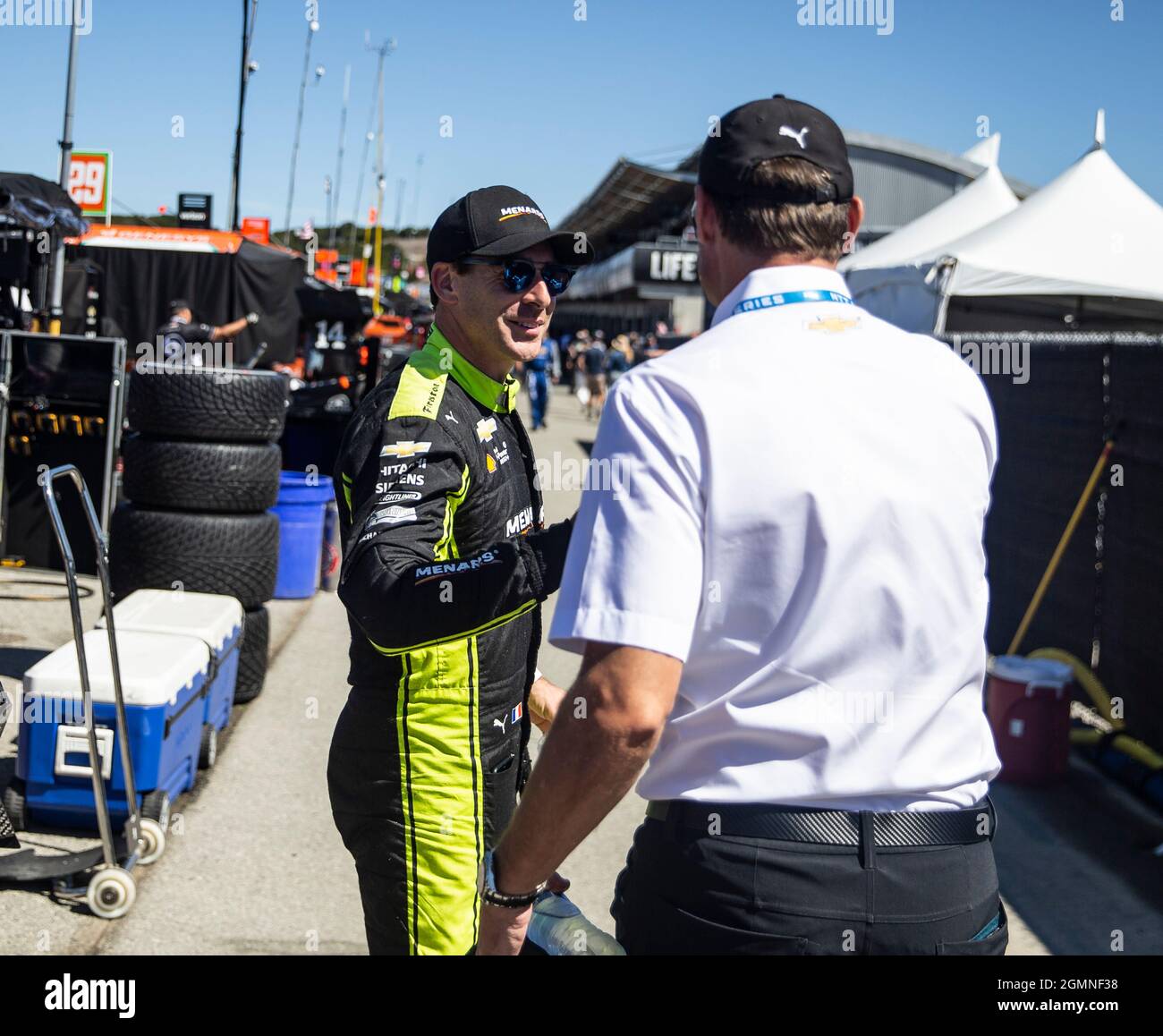 Settembre 19 2021 Monterey, CA, U.S.A. Meyer Shank Racing driver Helio Castroneves in pit durante il NTT Firestone Grand Prix di Monterey Race al Weathertech Raceway Laguna Seca Monterey, CA Thurman James / CSM Foto Stock