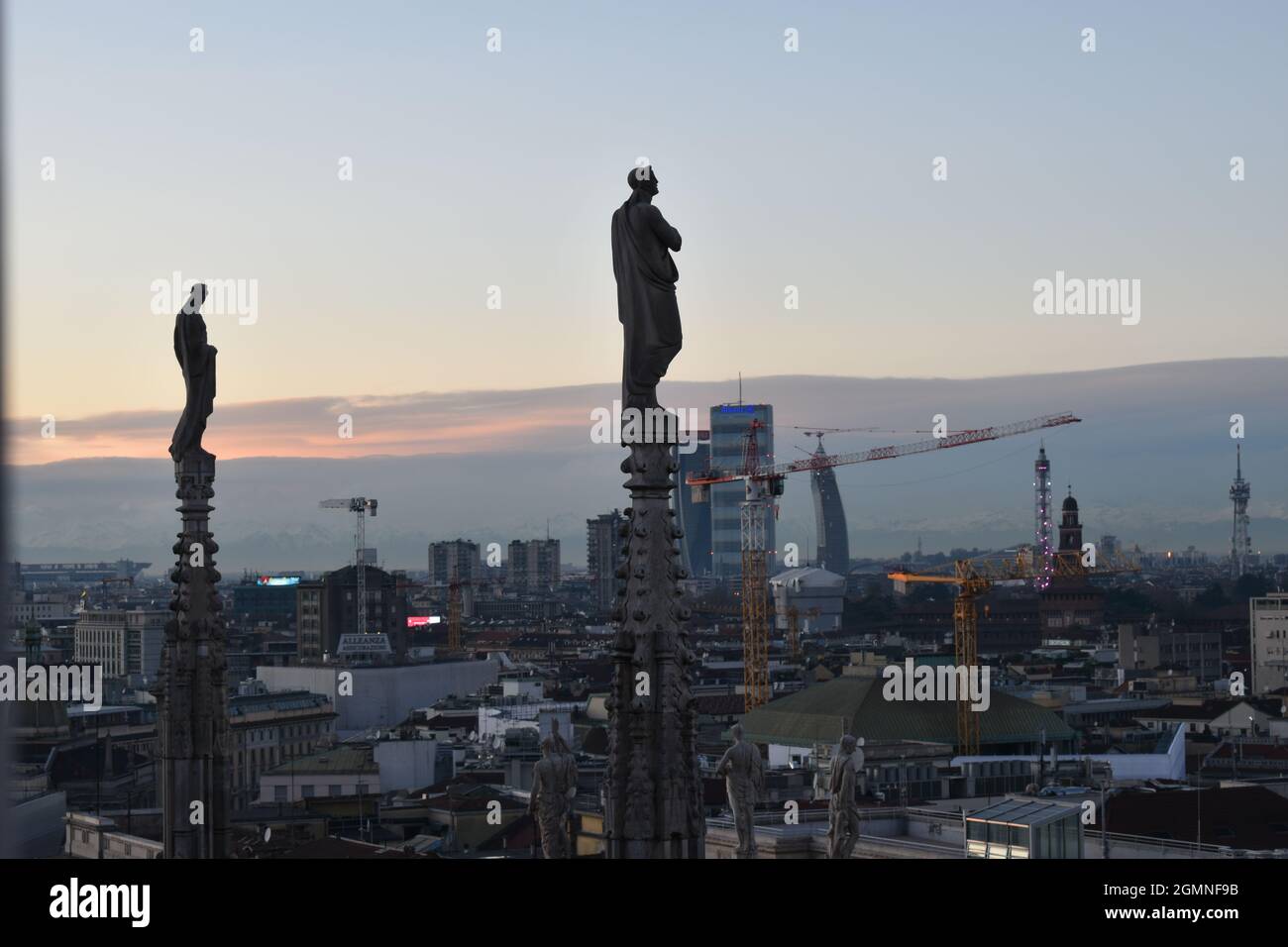 Statue sul Duomo di Milano Foto Stock