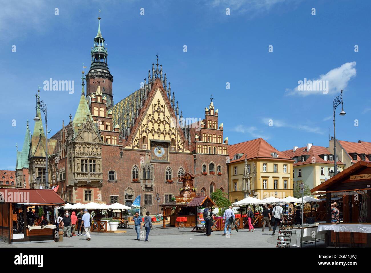 Il vecchio Municipio sulla Piazza del Mercato nel centro storico della città di Wroclaw - Polonia. Foto Stock