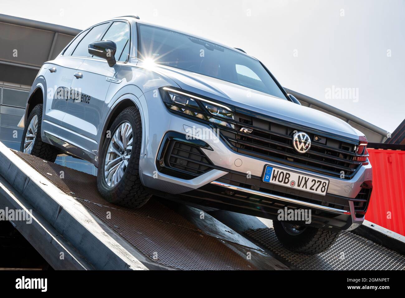 Volkswagen Touareg R-Line in mostra al Salone dell'IAA di Francoforte. Germania - 10 settembre 2019 Foto Stock