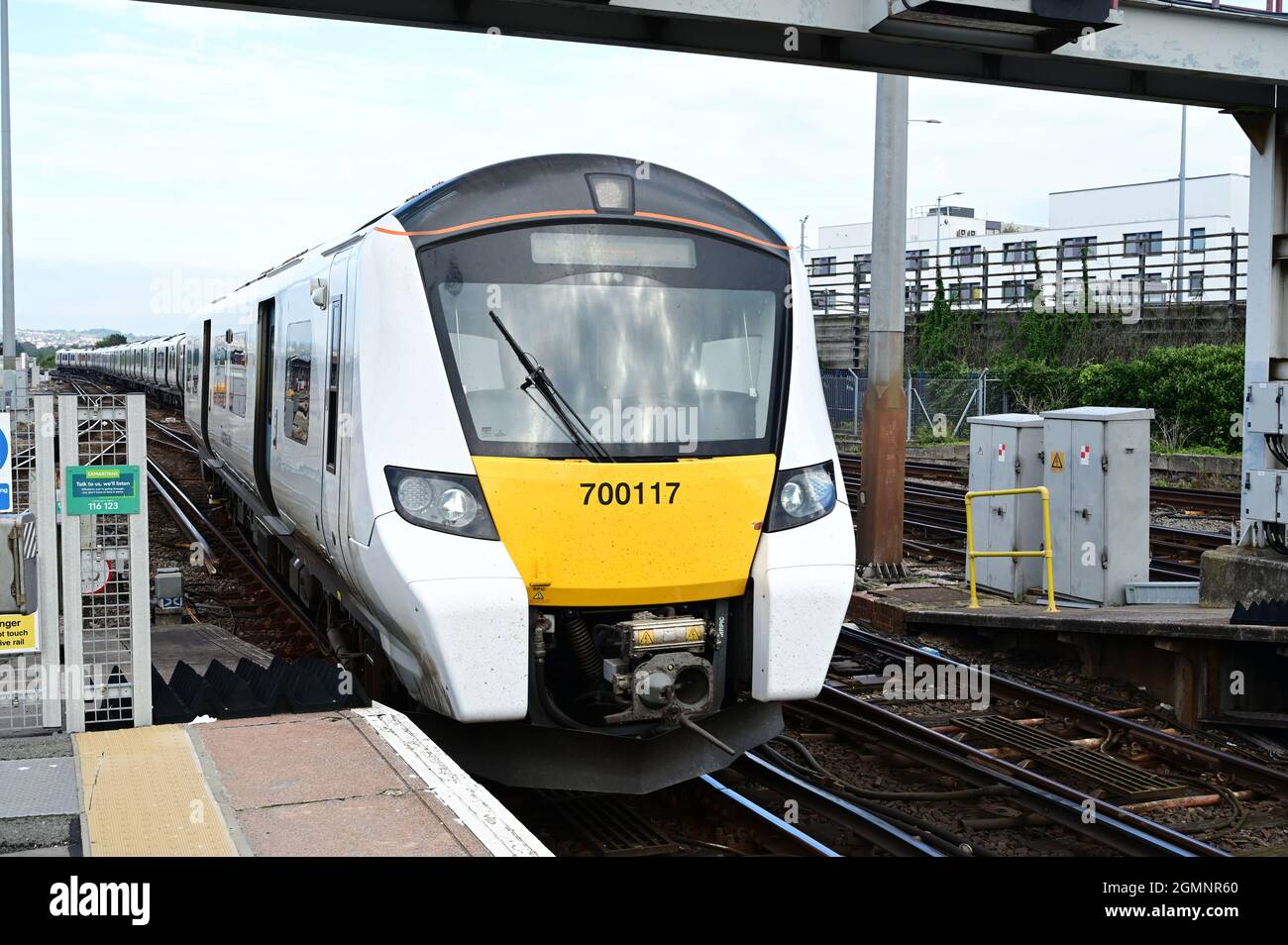 Una classe 700 alla stazione di Brighton. Foto Stock