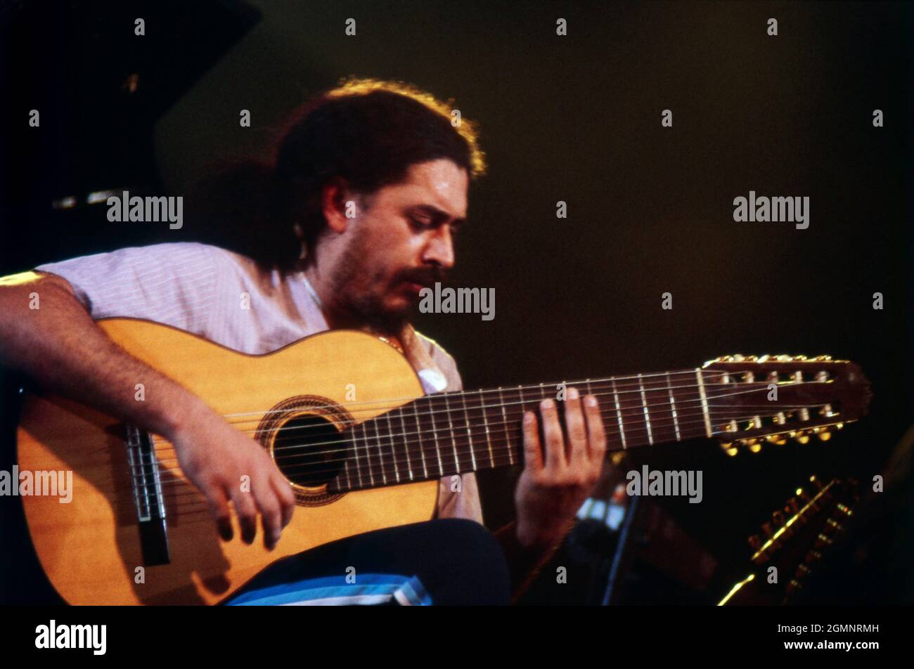 Egberto Gismonti, Jazz Musiker, Gitarrist und Komponist aus Brasilien, Ritratto circa 1981. Egberto Gismondi, musicista jazz, chitarrista e compositore brasiliano, Ritratto circa 1981 Foto Stock