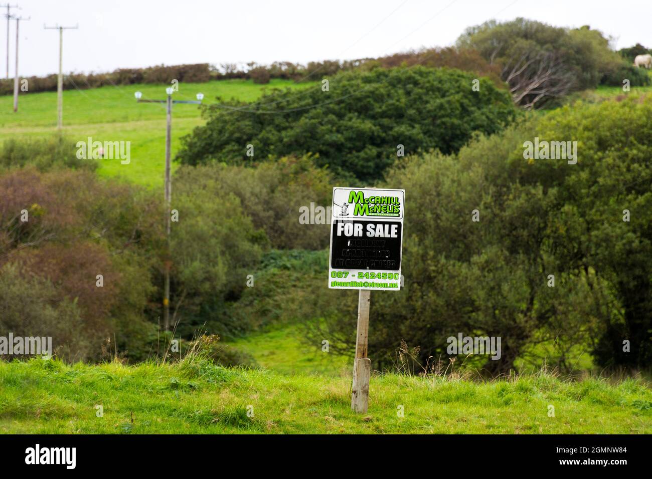 Segnaletica, segnaletica, terreno in vendita. Ardara, Contea di Donegal, Irlanda Foto Stock