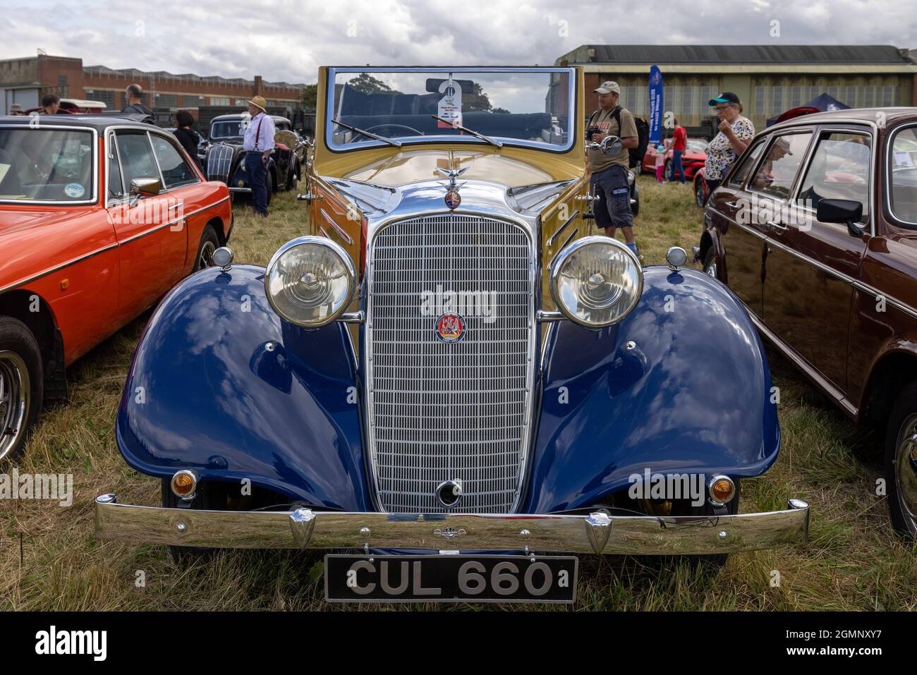 1936 Vauxhall DX 14/6 ‘CUL 660’ in mostra all’Abingdon Air & Country Show l’11 settembre 2021 Foto Stock