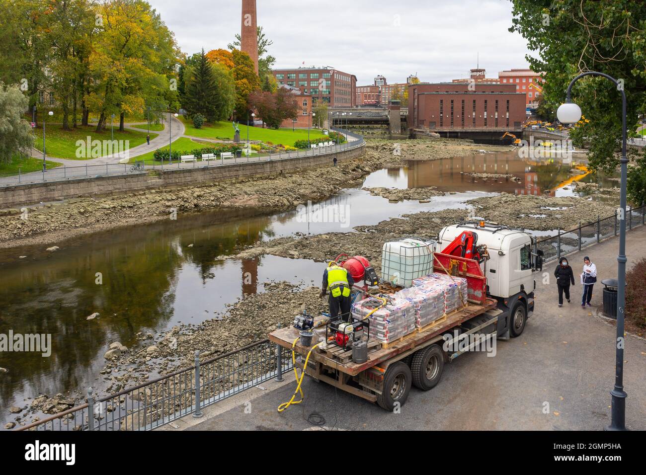 Tammerkoski si è svuotato rapidamente per la manutenzione a Tampere in Finlandia Foto Stock