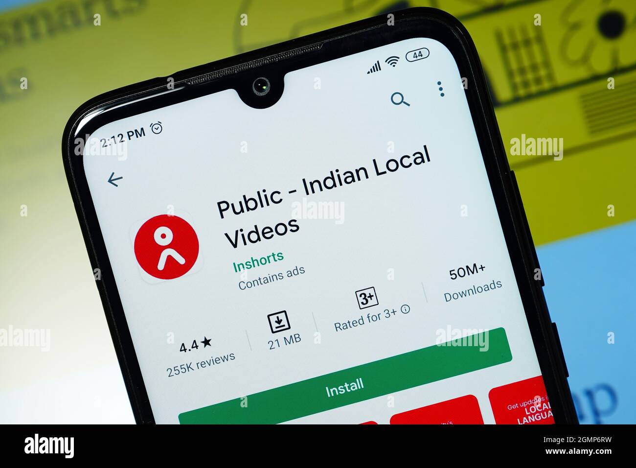 New Delhi, India - 18 settembre 2020: Applicazione pubblica locale di notizie su smartphone Foto Stock
