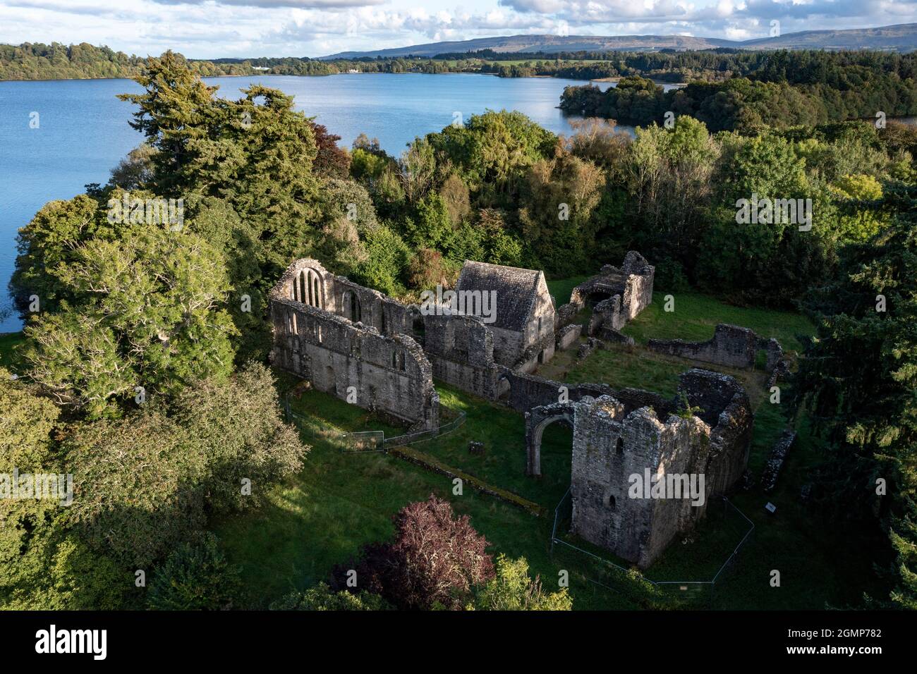 Inchmahome Priory, Loch Lomond e Trossachs National Park, Scozia, Regno Unito. 19 Settembre 2021. NELLA FOTO: L'Inchmahome Priory si trova a Inchmahome, la più grande delle tre isole nel centro del lago di Menteith, vicino ad Aberfoyle, Scozia. Il nome 'Inchmahome' deriva dal Gaelico Innis MoCholmaig, che significa isola di St Colmaig. Credito: Colin Fisher Foto Stock