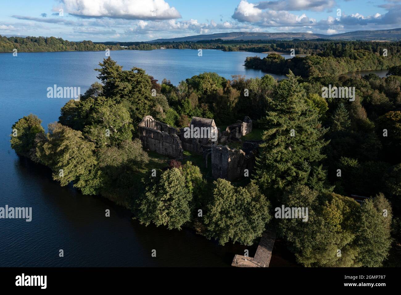 Inchmahome Priory, Loch Lomond e Trossachs National Park, Scozia, Regno Unito. 19 Settembre 2021. NELLA FOTO: L'Inchmahome Priory si trova a Inchmahome, la più grande delle tre isole nel centro del lago di Menteith, vicino ad Aberfoyle, Scozia. Il nome 'Inchmahome' deriva dal Gaelico Innis MoCholmaig, che significa isola di St Colmaig. Credito: Colin Fisher Foto Stock