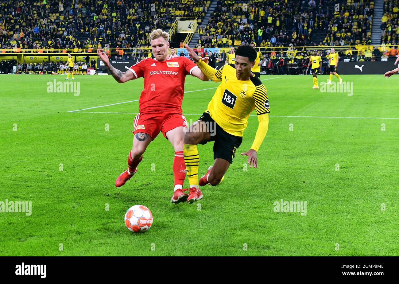 Bundesliga, segnale Iduna Park Dortmund: BOR. Dortmund vs FC Union Berlin, Jude Bellingham vs Andreas Voglsammer. Foto Stock
