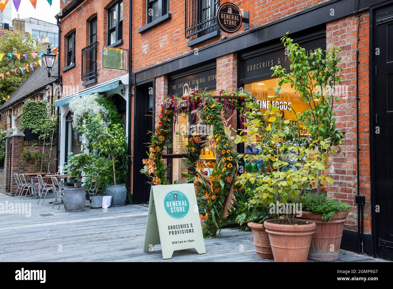 Londra, 20 settembre 2021: Le strade di Chelsea vengono decorate con esposizioni floreali per la competizione anuuale di Chelsea in Bloom. Foto Stock