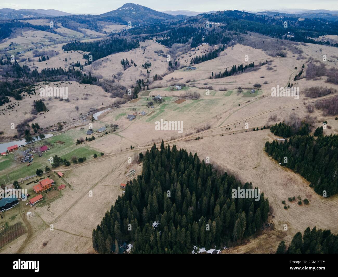 Una vista di un canyon una montagna Foto Stock