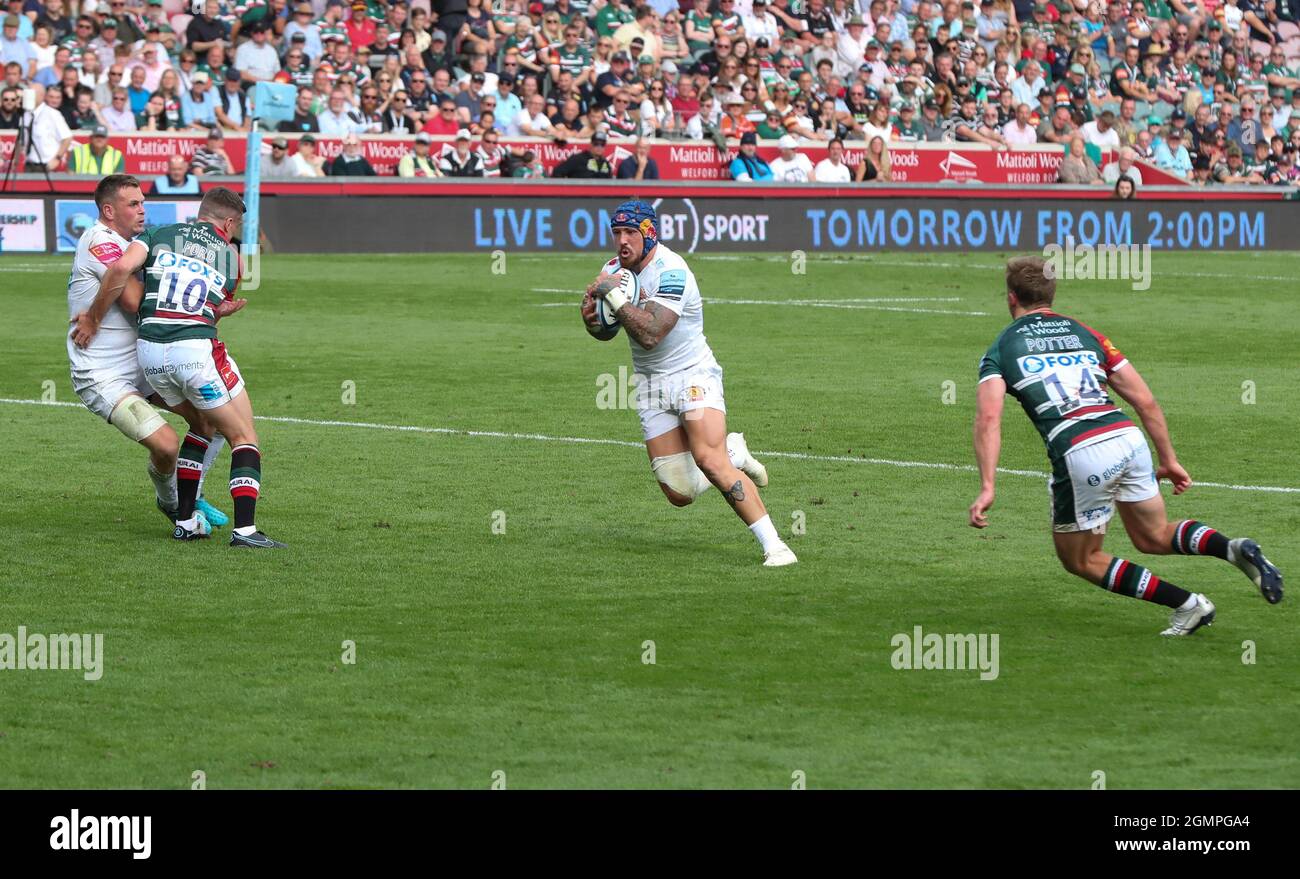 18.9.2021 Leicester, Inghilterra. Unione di Rugby. Jack Nowell di Exeter attacca la linea Leicester durante il round 1 di Gallagher pla Foto Stock