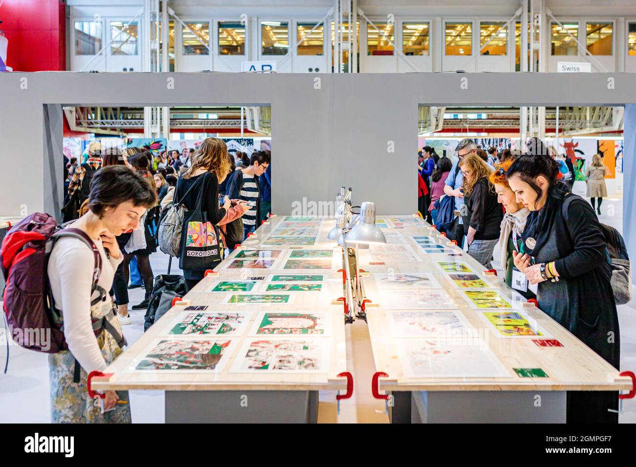 Bologna, ITALIA. 1 aprile 2019. Vista dal Salone del Libro dei Bambini di Bologna giorno di apertura al quartiere Fiera di Bologna, Italia. Foto Stock