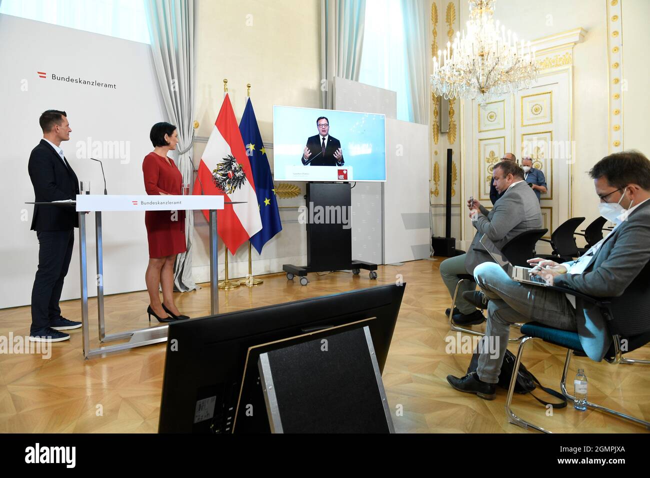 Vienna, Austria. 20 Settembre 2021. Dichiarazioni stampa con il Ministro del Turismo Elisabeth Köstinger (R), il Ministro della Sanità Wolfgang Mückstein (L) sulla regolamentazione del turismo invernale. Foto Stock