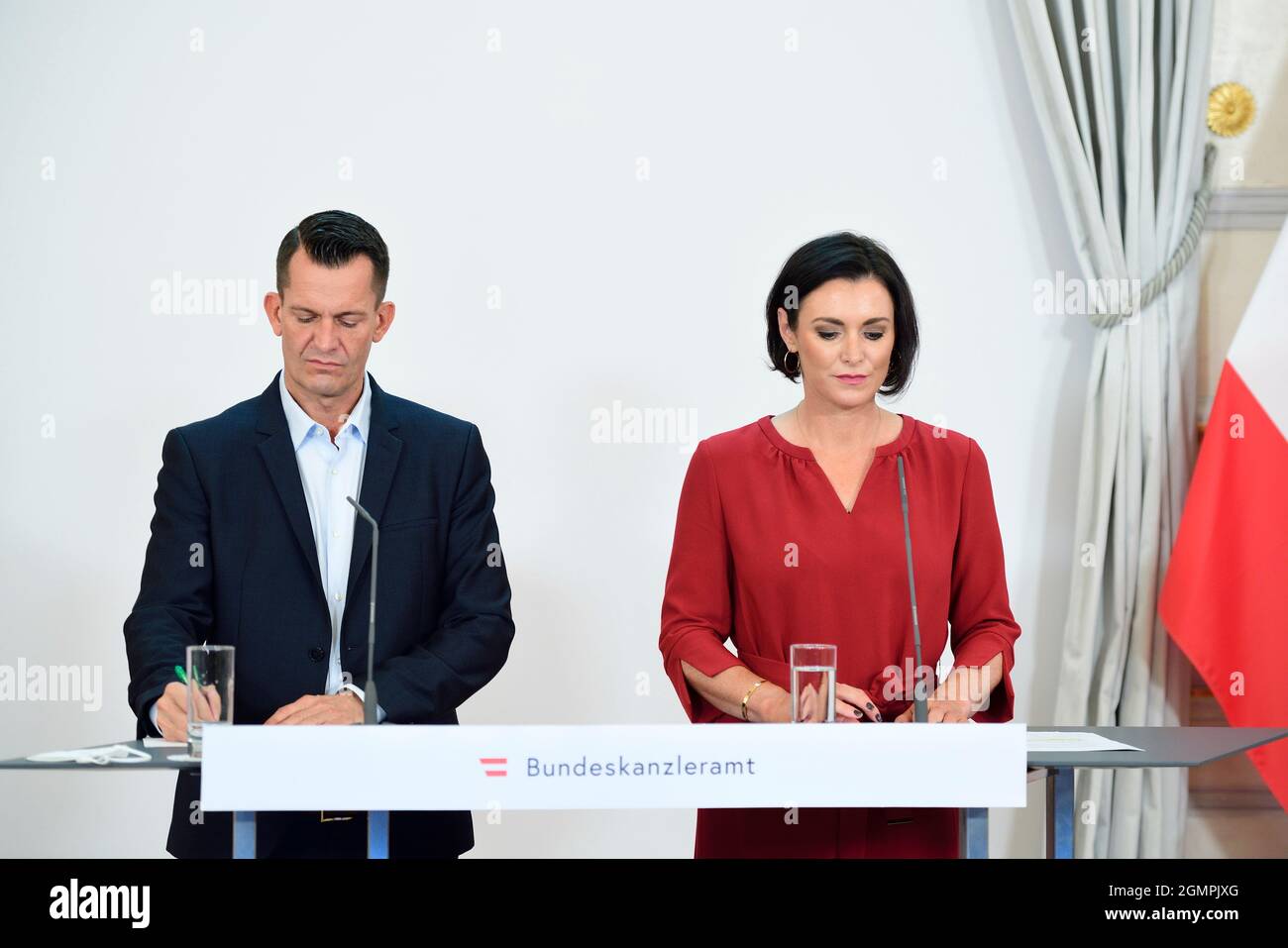 Vienna, Austria. 20 Settembre 2021. Dichiarazioni stampa con il Ministro del Turismo Elisabeth Köstinger (R), il Ministro della Sanità Wolfgang Mückstein (L) sulla regolamentazione del turismo invernale. Foto Stock