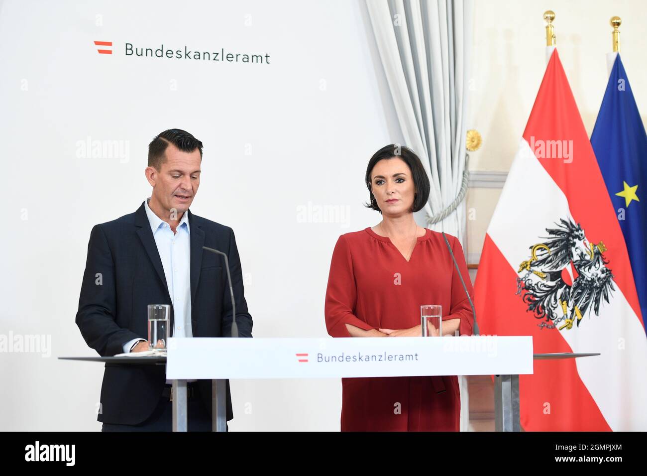 Vienna, Austria. 20 Settembre 2021. Dichiarazioni stampa con il Ministro del Turismo Elisabeth Köstinger (R), il Ministro della Sanità Wolfgang Mückstein (L) sulla regolamentazione del turismo invernale. Foto Stock